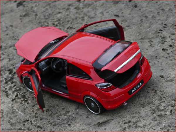 1:18 Opel Astra GTC 2005 RED + OZ DTM Alu = inkl OVP